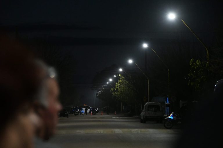 Se ampliaron las luces LED en barrio San Cayetano