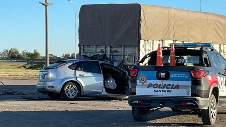 Dos personas murieron tras chocar contra un camión en la Autovía 19
