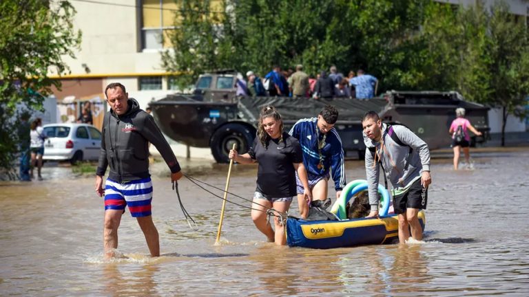 Milei vetó la ley de emergencia que creaba un fondo por las inundaciones en Bahía Blanca