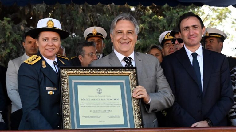 Llaryora encabezó el acto por el Día del Agente Penitenciario de la Provincia