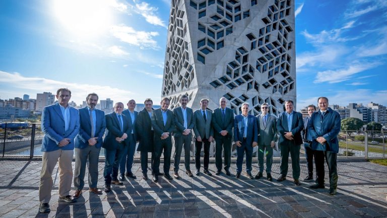 Llaryora recibió al flamante presidente de la Unión Industrial Argentina