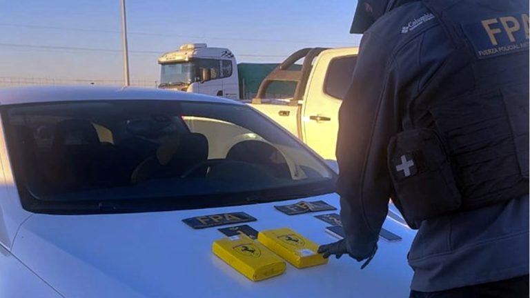 Incautaron dos kilos de cocaína en el peaje Devoto-San Francisco y hay tres detenidos