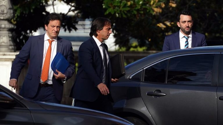 Juicio por YPF: con sospechas por filtración de datos, echaron a 60 empleados de la Procuración del Tesoro