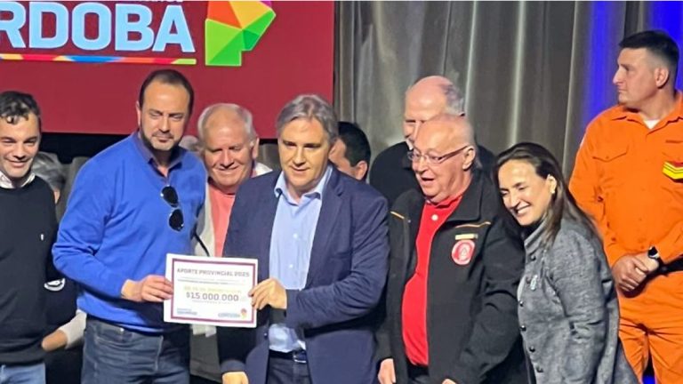 El Gobierno Provincial entregó $15 millones a Bomberos de Brinkmann