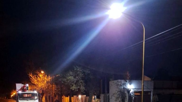 Se amplía el alumbrado público en los barrios Corradi y José Hernández
