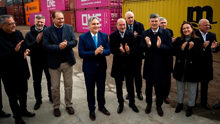 Llaryora anunció la rebaja a cero de ingresos brutos para empresas logísticas que den a Córdoba beneficios al transporte aéreo o marítimo