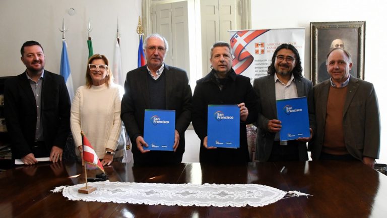 Municipio firmó Convenio Marco de colaboración con la Asociación Familia Piemontesa para avanzar hacia una Smart City