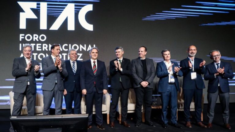 Llaryora destacó el potencial de la industria automotriz cordobesa en la apertura del FIAC