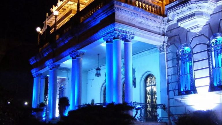 Municipio iluminará edificios públicos por el Día Provincial de la Adopción