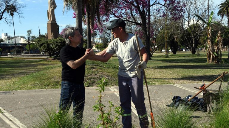 “La Muni en Tu Barrio” estuvo en Bº Roca con una jornada integral de servicios y mantenimiento