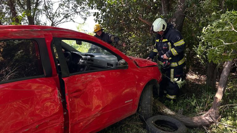 Bomberos acudieron a dos siniestros este lunes