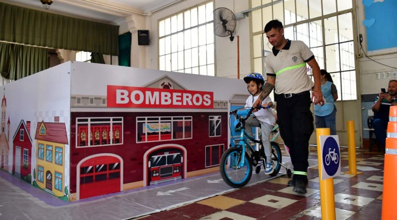 Casi 500 niños de la Escuela Normal participaron de una Jornada de Educación Vial