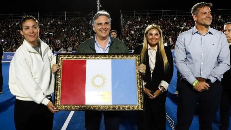 Llaryora reinauguró la cancha de Hockey “Soledad García”