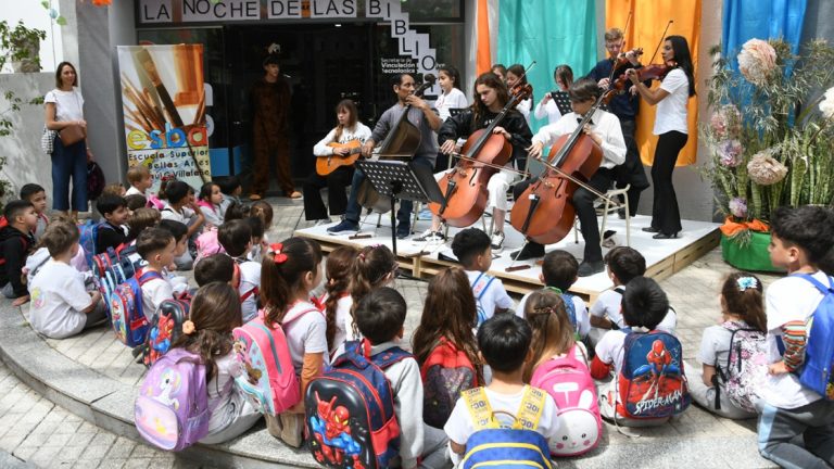 San Francisco celebró “La Noche de las Bibliotecas” con arte, música y lectura