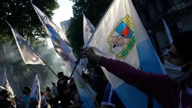 Entre el silencio y la decadencia: el peronismo ante su hora más oscura