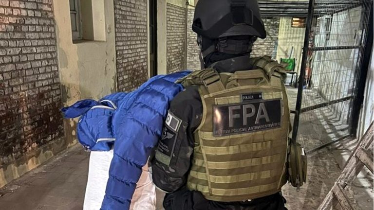Tres detenidos por comercialización de drogas en San Francisco