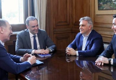 Llaryora calificó como “positiva, cordial y productiva” la reunión con Adorni y Santilli