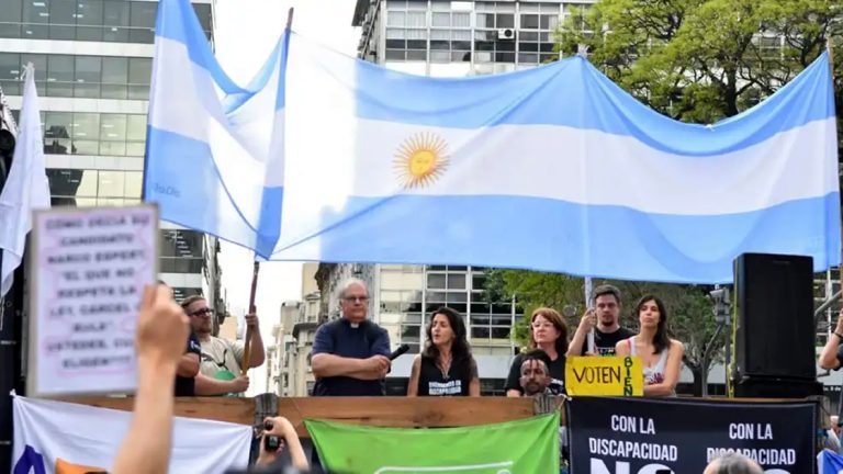 Argentina debe combinar el modelo de Perú, Colombia e Italia