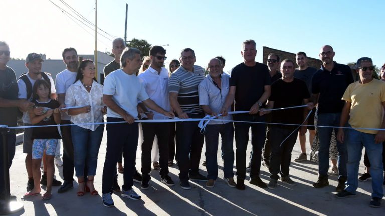 Bernarte inauguró obra de pavimentación en barrio Cottolengo
