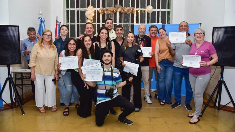 El CEDER San Francisco llevó a cabo la primera Expo Cursos de Formación Profesional y realizó la entrega de certificados