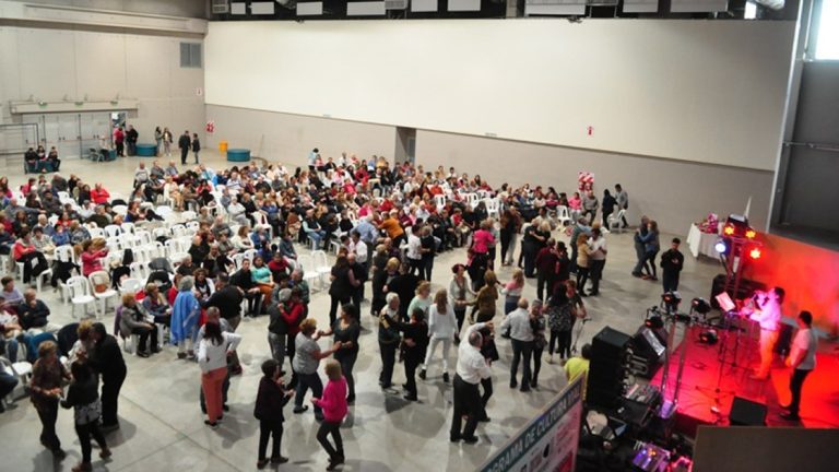 Gran cierre de “Domingos Diferentes 2025” y entrega de certificados a Adultos Mayores en el Superdomo