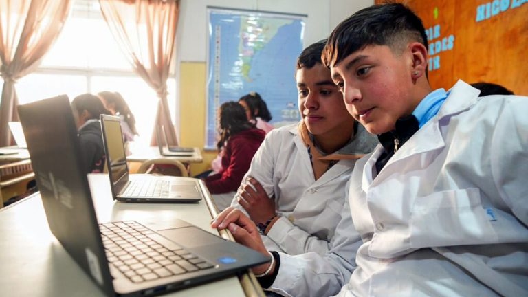 Córdoba, nominada a un premio global por su política de inclusión digital educativa