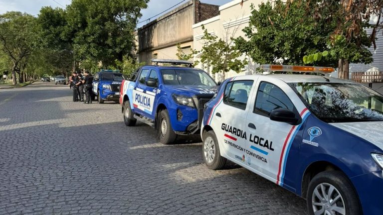 Operativo de limpieza y desalojo en el ex Colegio San Martín