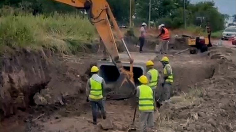 Avanza la obra de entubado del canal de desagüe de Barrio Parque