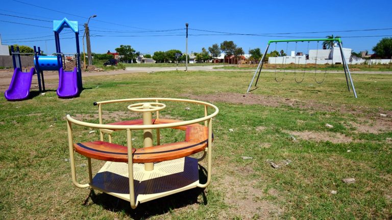 Un minibasural se convirtió en un espacio de juegos y esparcimiento en barrio 20 de Junio