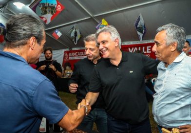 Llaryora participó anoche del cierre del Festival del Humor la Buena Mesa y la Canción