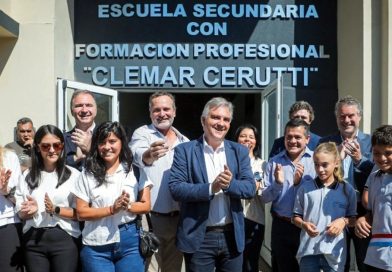 Freyre: Llaryora inauguró la primera Escuela Secundaria con Formación Profesional en Industrialización de Productos Lácteos del país