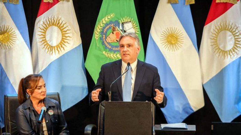 Llaryora afirmó que la baja de impuestos provinciales permitirá que $900 mil millones vuelvan a la economía cordobesa