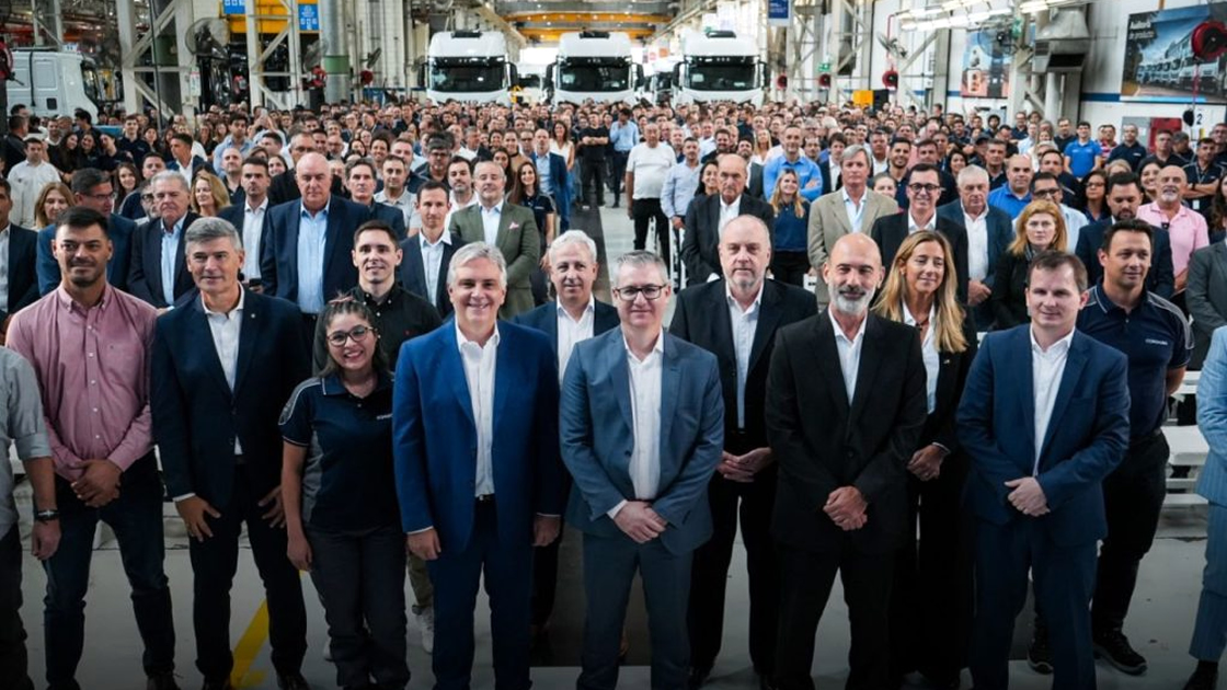Llaryora pidió defender la industria nacional y exigió igualdad de condiciones para competir