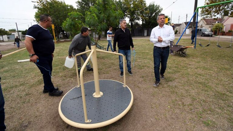 El municipio transformó un minibasural en un lugar de encuentro comunitario frente al comedor “La Virgencita”