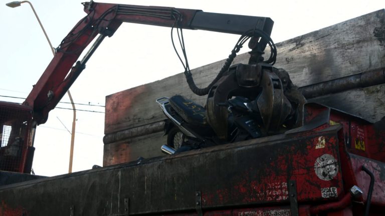 Se compactaron 330 motos y 33 automóviles incautados por la Municipalidad