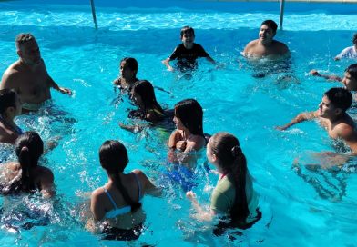 “Olas de Aprendizaje”: el proyecto que acerca a los jóvenes a la natación