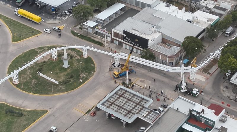 Se completó el armado de la última etapa de la estructura que sostiene el paso peatonal y bicisenda en altura