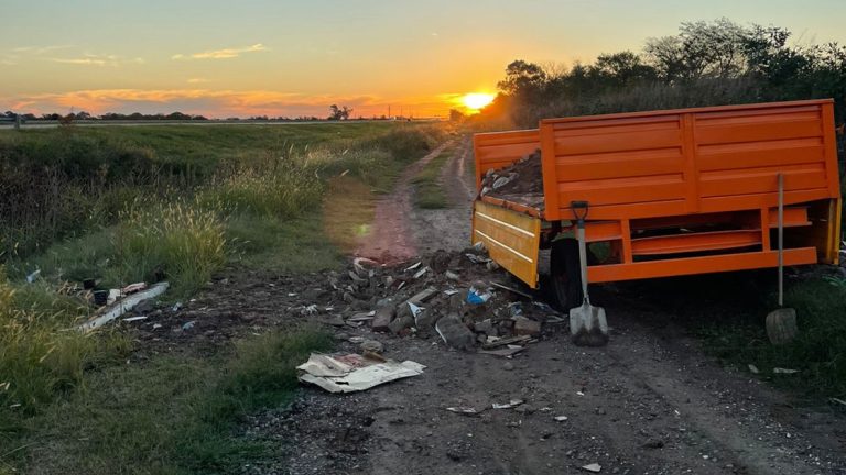 Arrojaban escombros en Ruta 19 y fueron identificados por la guardia local