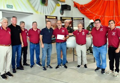 Malvinas: Bernarte acompañó a veteranos y entregó un aporte para el museo