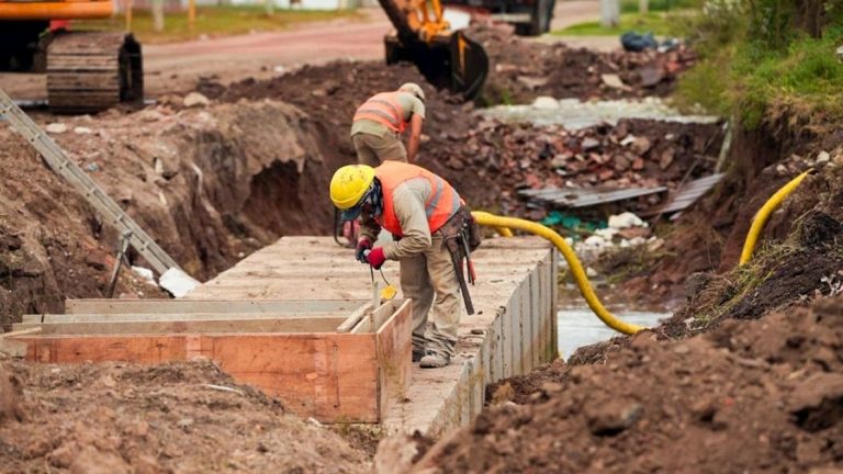 Avanza la obra de desagües pluviales en barrio Parque