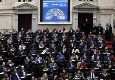 Con un aporte clave de Llaryora, el oficialismo logró sancionar la nueva Ley de Glaciares