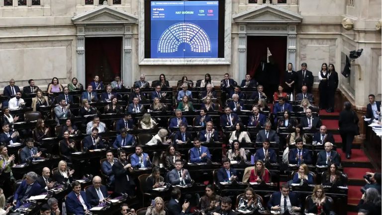 Con un aporte clave de Llaryora, el oficialismo logró sancionar la nueva Ley de Glaciares