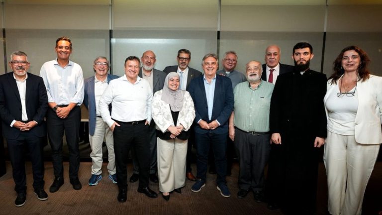 Llaryora recibió a autoridades del COMIPAZ y destacó el valor del diálogo interreligioso