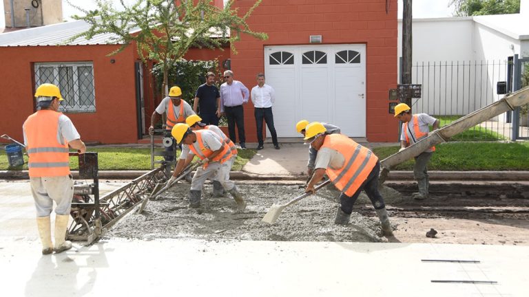 Comenzó la pavimentación del casco histórico de barrio Parque