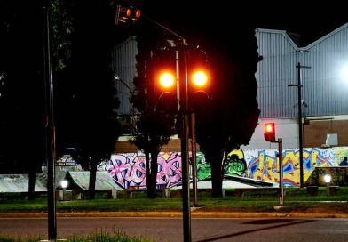 El semáforo peatonal de avenida Cervantes funciona de manera intermitente