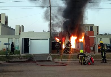 Bomberos sofocaron incendio en barrio Procrear