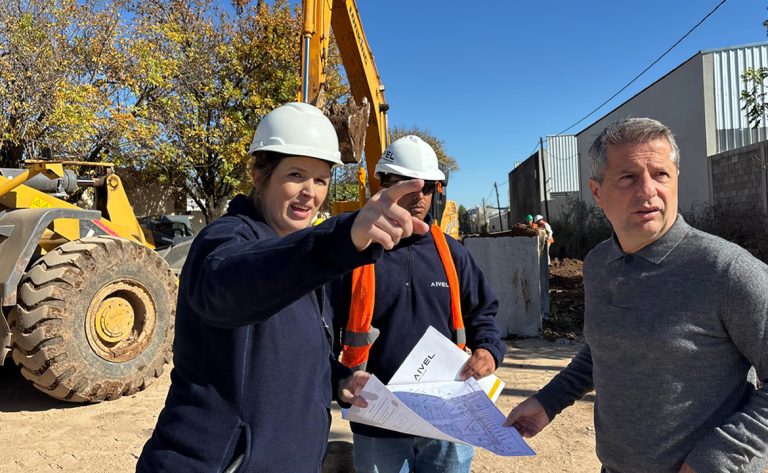 El intendente Bernarte recorrió el avance de la obra de entubado del canal pluvial en barrio Parque