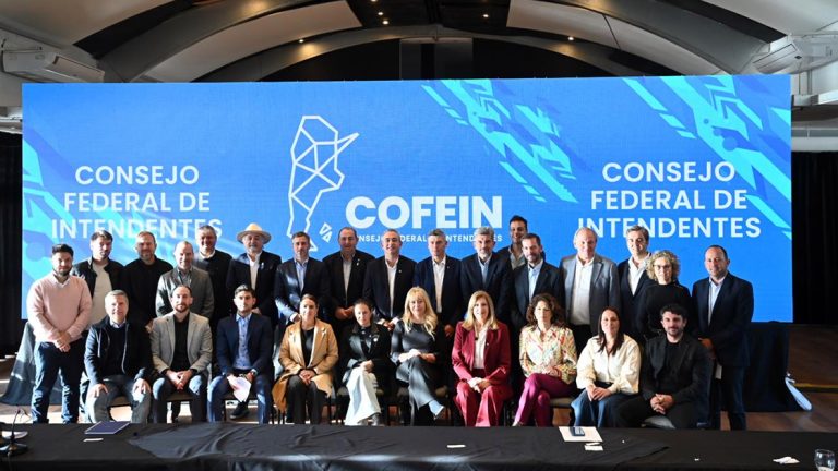 Junto a otros mandatarios municipales Bernarte fue parte de la conformación del Consejo Federal de Intendentes