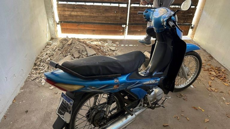 Recuperan una motocicleta robada que apareció abandonada en una vivienda deshabitada