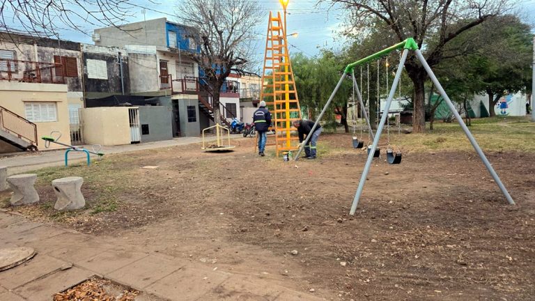 Barrio Roque Sáenz Peña: las obras de remodelación de la plaza renuevan el espacio